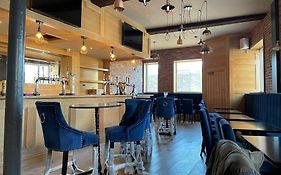 The Royal Crest Hotel & Bar By Oyo